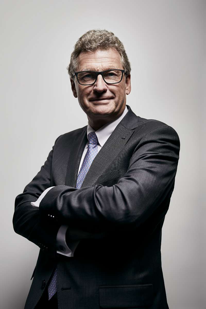 Dr. Bernd Buchholz